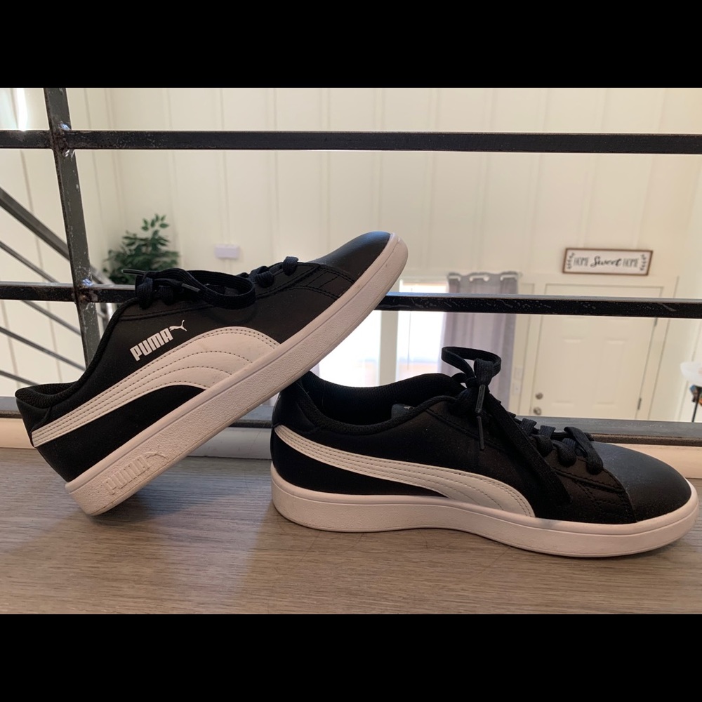 Puma Smash v2 Suede Sneakers